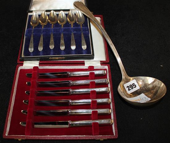 6 Georgian silver teaspoons, silver soup ladle and a cased set of 6 silver handled cake knives